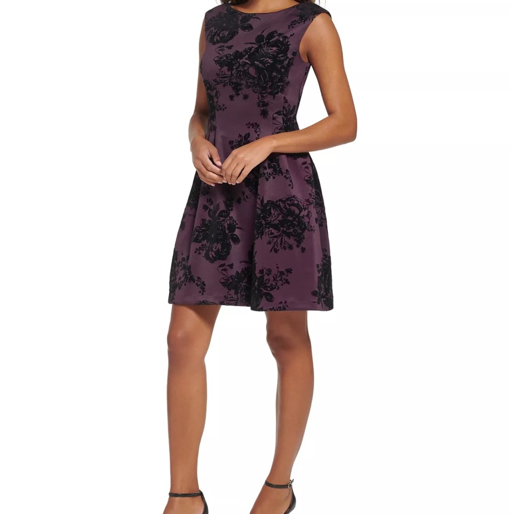 Vince Camino Women’s Boat-Neck Flicked-Scuba Fit & Flare Dress Size 12. NWOT.